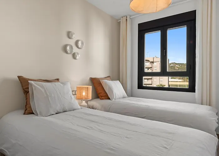 Nohemi - Elegant And Estepona