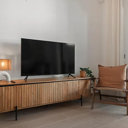 Апартаменти Nohemi - Elegant And