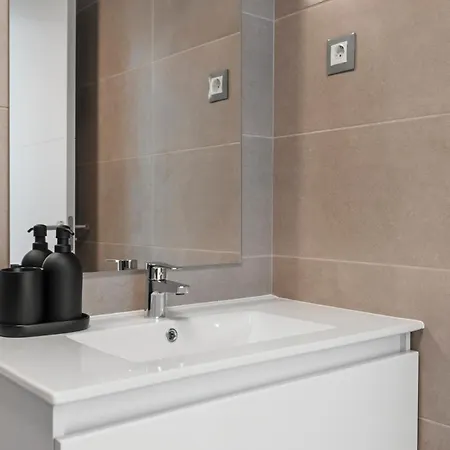 Nohemi - Elegant And * Естепона