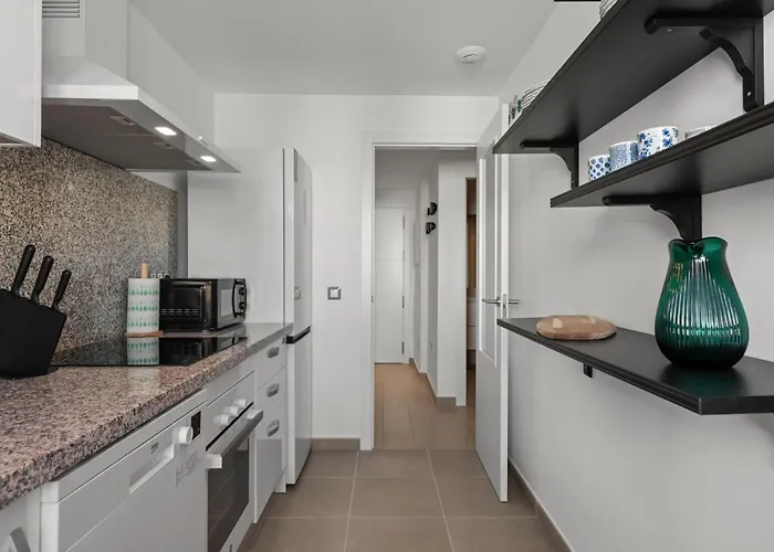 Nohemi - Elegant And * エステポナ